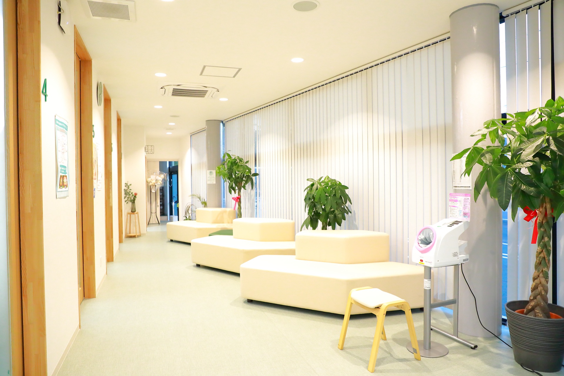 和地たなか歯科 院内待合室